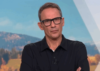 Furax, Julien Courbet menace de balancer le nom d&rsquo;une star qui ne paye pas ses factures