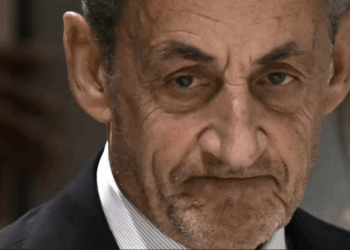 Nicolas Sarkozy innocent : « Si sa maman était en vie, elle pourrait témoigner », Didier Barbelivien lui vient en aide derrière les barreaux