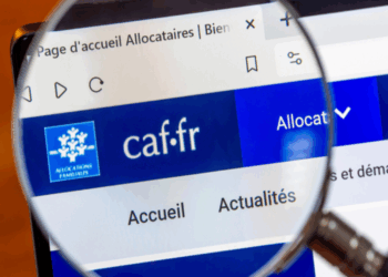 "J’ignorais que c’était interdit" : accusés d’arnaque à la CAF, ces 3 frères ont touché plus de 100 000 euros d’allocations "sans y avoir droit" 16 "J’ignorais que c’était interdit" : accusés d’arnaque à la CAF, ces 3 frères ont touché plus de 100 000 euros d’allocations "sans y avoir droit" « J’ignorais que c’était interdit » : accusés d’arnaque à la CAF, ces 3 frères ont touché plus de 100 000 euros d’allocations « sans y avoir droit »
