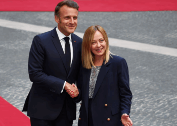 Je dois te faire arrêter de...” : la phrase d’Emmanuel Macron à Giorgia Meloni amuse la toile… 15 Je dois te faire arrêter de...” : la phrase d’Emmanuel Macron à Giorgia Meloni amuse la toile… Je dois te faire arrêter de…” : la phrase d’Emmanuel Macron à Giorgia Meloni amuse la toile…