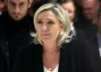 "C'est une imbécile" : cette personnalité en colère contre Marine Le Pen après avoir été renvoyée de la cérémonie en hommage à Jean-Marie Le Pen 9 "C'est une imbécile" : cette personnalité en colère contre Marine Le Pen après avoir été renvoyée de la cérémonie en hommage à Jean-Marie Le Pen « C’est une imbécile » : cette personnalité en colère contre Marine Le Pen après avoir été renvoyée de la cérémonie en hommage à Jean-Marie Le Pen