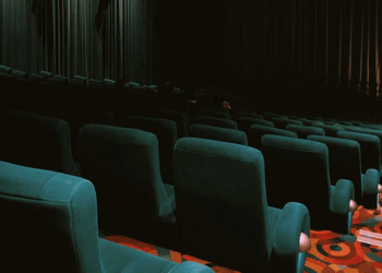 Une jeune fille de 13 ans se rend au ciné avec des amies, la séance vire à la tragédie 6 Une jeune fille de 13 ans se rend au ciné avec des amies, la séance vire à la tragédie Une jeune fille de 13 ans se rend au ciné avec des amies, la séance vire à la tragédie