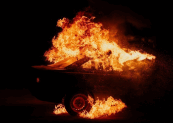 Voitures en feu et nombreux pompiers : que s&rsquo;est-il passé cette nuit près de Rouen ?