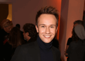 “Quand dira-t-il qu’il est homo ?” : l’orientation de Cyril Féraud dévoilée au grand jour