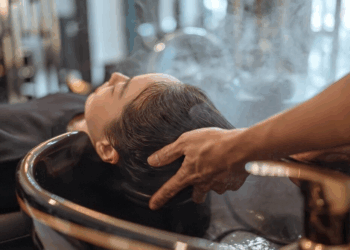 Il fait un AVC à 39 ans à cause du « syndrome du coiffeur », un neurochirurgien alerte