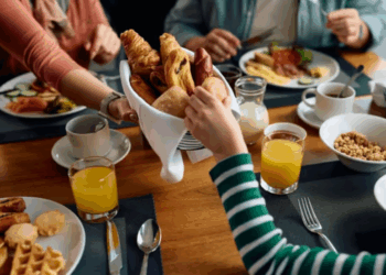 Pourquoi retarder l’heure du petit-déjeuner réduit l’espérance de vie chez les personnes de plus de 40 ans ?