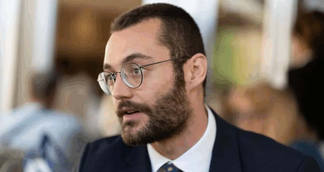 Nicolas Sarkozy en prison : son fils Louis Sarkozy appelle à un rassemblement 8 Nicolas Sarkozy en prison : son fils Louis Sarkozy appelle à un rassemblement Nicolas Sarkozy en prison : son fils Louis Sarkozy appelle à un rassemblement