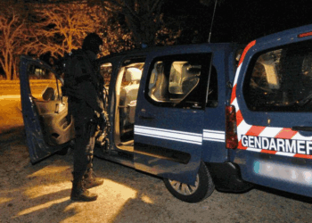 Un homme interpellé après avoir mortellement poignardé sa compagne à Montélimar 3 Un homme interpellé après avoir mortellement poignardé sa compagne à Montélimar Un homme interpellé après avoir mortellement poignardé sa compagne à Montélimar