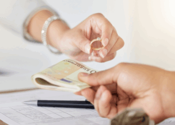 « Jusqu’à 5 000 euros » : ces retraités vendent leurs bijoux en or « sans un centime de taxe »