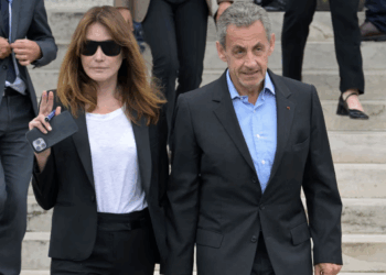 Giulia Sarkozy filmée au naturel avec son frère, marquée elle assiste au départ de son père en prison