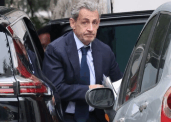 Nicolas Sarkozy incarcéré : entre « nuit de trop » en prison et demande de remise en liberté, ses avocats sont prêts à tout