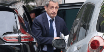Nicolas Sarkozy incarcéré : entre « nuit de trop » en prison et demande de remise en liberté, ses avocats sont prêts à tout