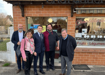 Emmanuel Macron surpris dans une charcuterie : ces images que l’on n’attendait pas !