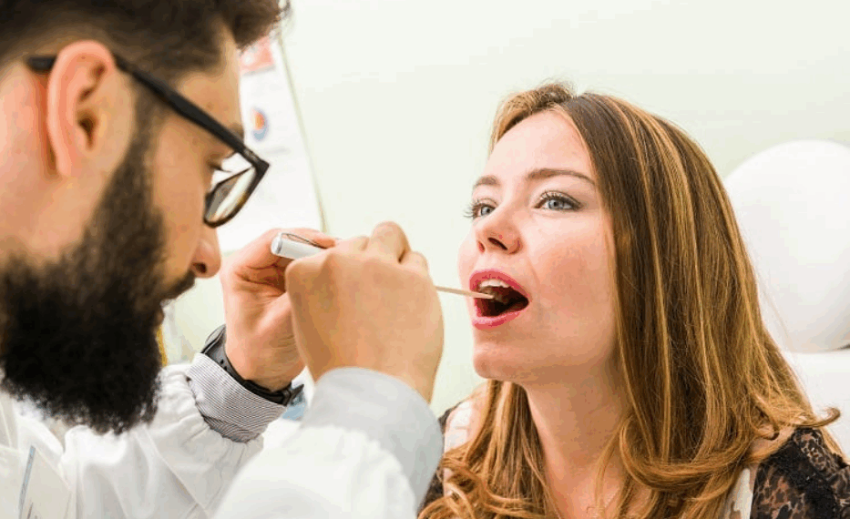 Cancer de l’estomac : ce goût étrange dans la bouche serait un symptôme précoce méconnu