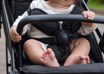 Cordon ombilical, couverture… Une petite fille abandonnée sur le sol d’une station de métro