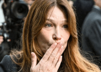 “Elle en souffre, physiquement” : l’incarcération de Nicolas Sarkozy a de lourdes conséquences pour Carla Bruni