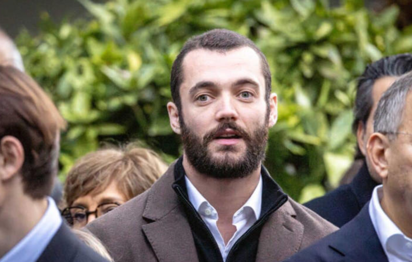 Nicolas Sarkozy en prison est devenu grand-père : son fils Louis Sarkozy est papa pour la 1ère fois, voici le prénom de son fils 3 Nicolas Sarkozy en prison est devenu grand-père : son fils Louis Sarkozy est papa pour la 1ère fois, voici le prénom de son fils Capture decran 2025 10 24 153058