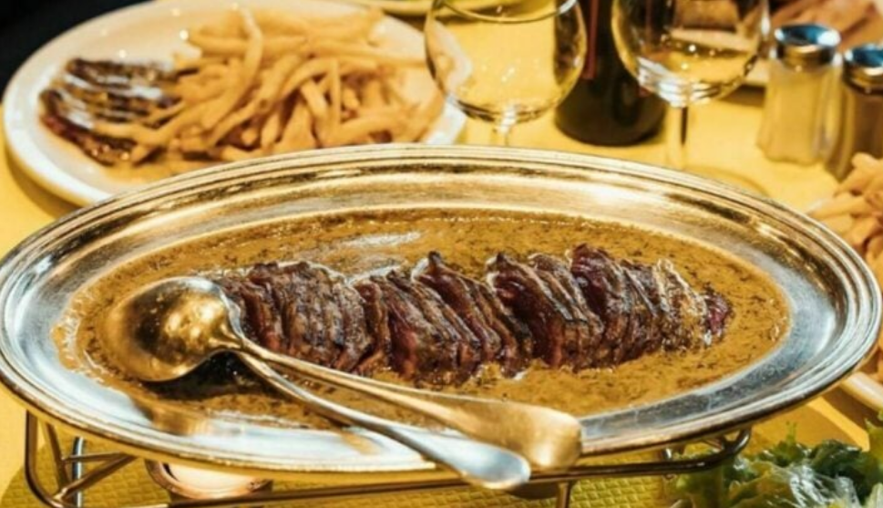 Le restaurant L’Entrecôte, célèbre pour sa "sauce secrète", épinglé pour avoir menti à ses clients pendant des années 3 Le restaurant L’Entrecôte, célèbre pour sa "sauce secrète", épinglé pour avoir menti à ses clients pendant des années Le restaurant L’Entrecôte, célèbre pour sa « sauce secrète », épinglé pour avoir menti à ses clients pendant des années