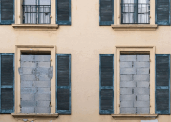 « Faire exactement comme eux » : ces propriétaires qui font appel à des gangs pour déloger les squatteurs