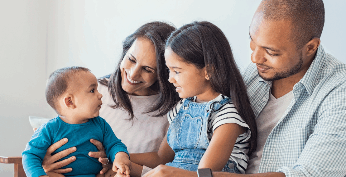 Nous sommes une famille polyamoureuse avec 4 parents et 4 enfants : je n’ai aucune idée de l'identité du père de mon plus jeune fils et c'est ok 5 Nous sommes une famille polyamoureuse avec 4 parents et 4 enfants : je n’ai aucune idée de l'identité du père de mon plus jeune fils et c'est ok Nous sommes une famille polyamoureuse avec 4 parents et 4 enfants : je n’ai aucune idée de l’identité du père de mon plus jeune fils et c’est ok