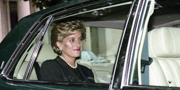 Lady Diana : un médecin brise enfin le silence, elle aurait parlé dans la voiture juste avant le drame…