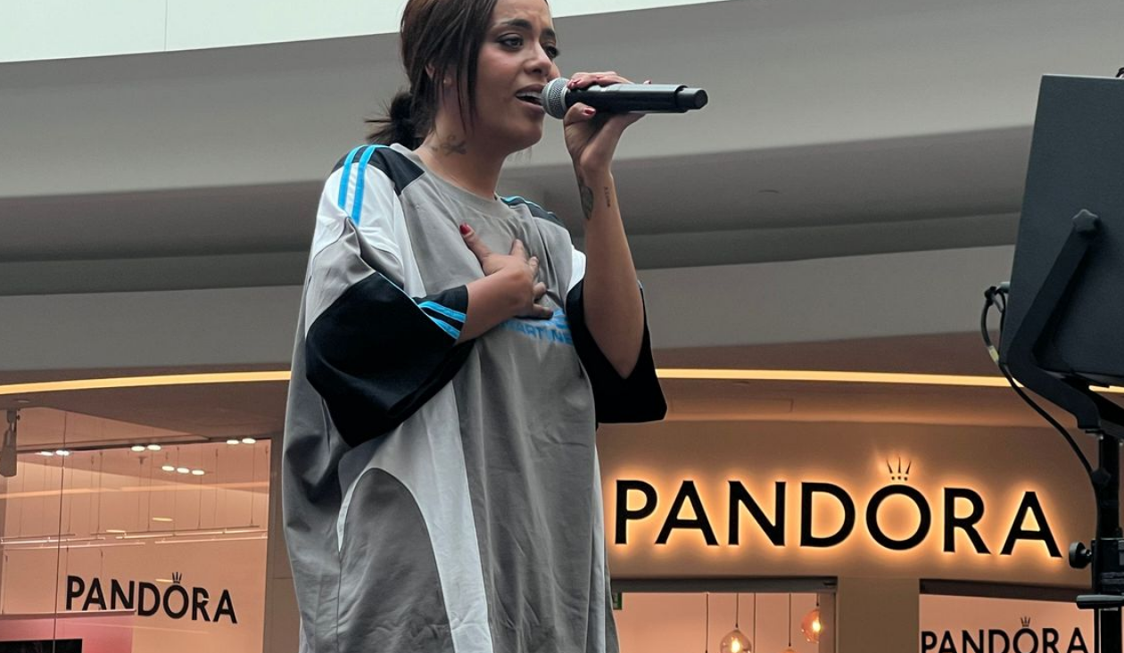 Amel Bent interpelle Marine en direct : Le commentaire qui a déclenché la polémique sur les réseaux sociaux 4 Amel Bent interpelle Marine en direct : Le commentaire qui a déclenché la polémique sur les réseaux sociaux Capture decran 2025 10 28 143957