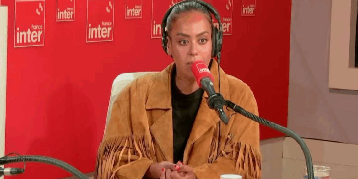 Amel Bent interpelle Marine en direct : Le commentaire qui a déclenché la polémique sur les réseaux sociaux 3 Amel Bent interpelle Marine en direct : Le commentaire qui a déclenché la polémique sur les réseaux sociaux Amel Bent interpelle Marine en direct : Le commentaire qui a déclenché la polémique sur les réseaux sociaux
