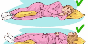 Personnes âgées : cette position de sommeil augmente le risque d’AVC