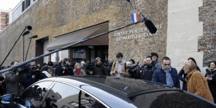 Nicolas Sarkozy : "Il s'est écroulé", malaise en plein footing, vives inquiétudes sur la santé passée du président en prison 1 Nicolas Sarkozy : "Il s'est écroulé", malaise en plein footing, vives inquiétudes sur la santé passée du président en prison Capture decran 2025 10 29 161340