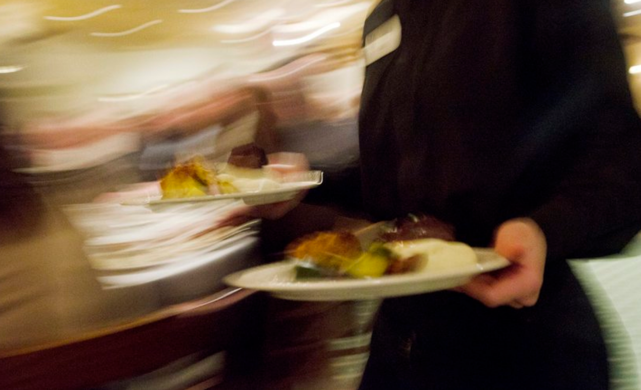 Il se filmait en train d’uriner dans les assiettes des clients : un serveur de 21 ans condamné 2 Il se filmait en train d’uriner dans les assiettes des clients : un serveur de 21 ans condamné Capture decran 2025 10 29 190907