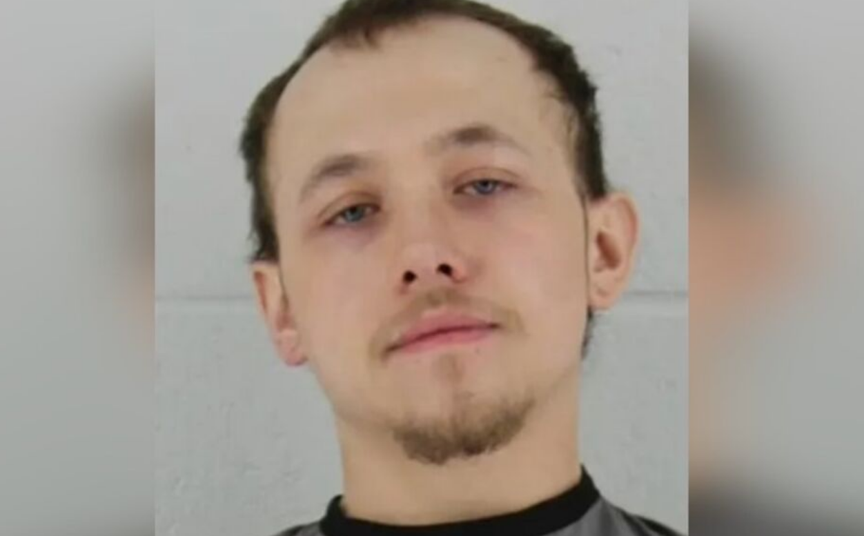 Il se filmait en train d’uriner dans les assiettes des clients : un serveur de 21 ans condamné 3 Il se filmait en train d’uriner dans les assiettes des clients : un serveur de 21 ans condamné Capture decran 2025 10 29 190911