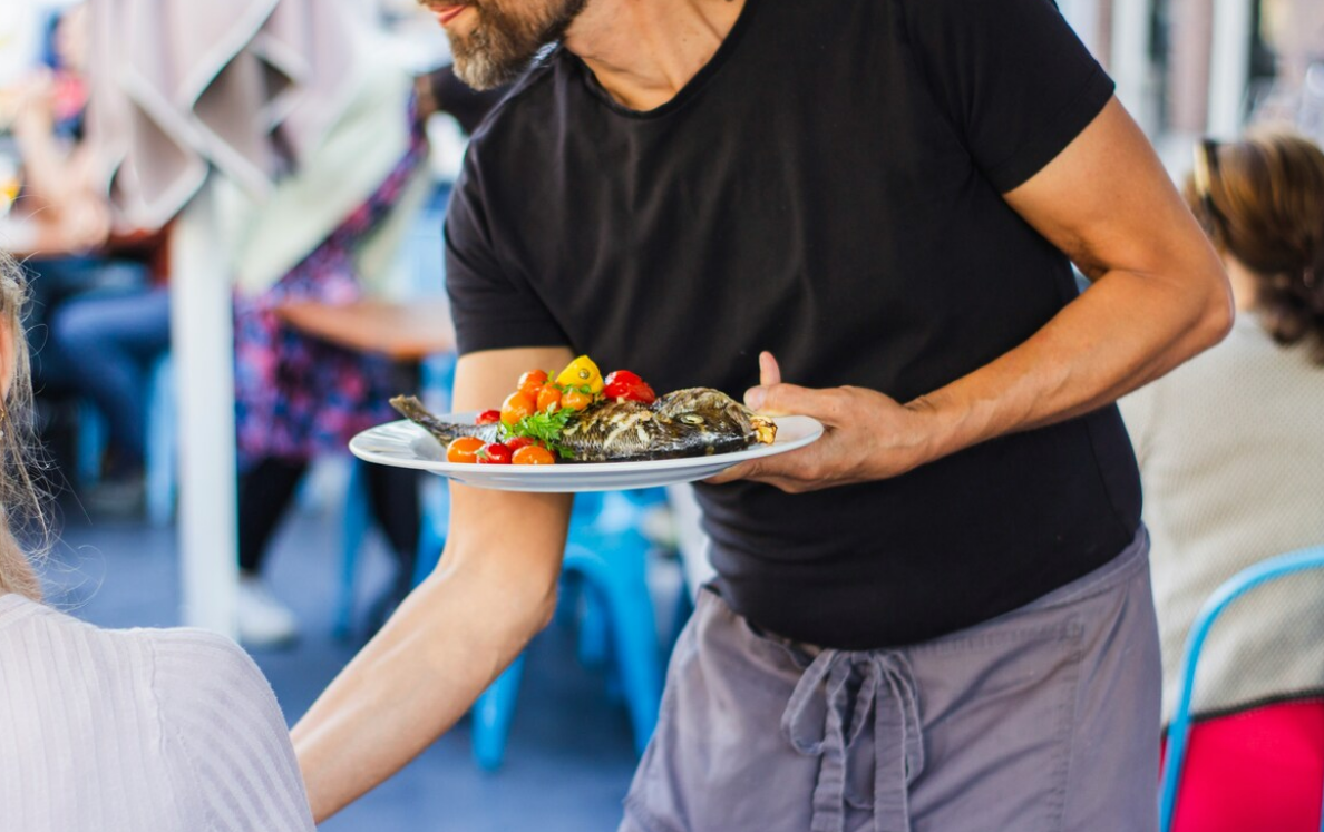 Il se filmait en train d’uriner dans les assiettes des clients : un serveur de 21 ans condamné 4 Il se filmait en train d’uriner dans les assiettes des clients : un serveur de 21 ans condamné Capture decran 2025 10 29 190921