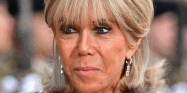 Brigitte Macron: le président du tribunal rembarre net l’avocat de la Première dame, malaise 1 Brigitte Macron: le président du tribunal rembarre net l’avocat de la Première dame, malaise Capture decran 2025 10 30 100941