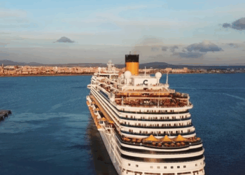 Le paquebot de croisière l’oublie sur une île quasi déserte, elle est retrouvée sans vie sur place le lendemain