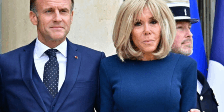 Brigitte Macron: les accusés ressortent de l’audience le sourire aux lèvres, que s’est-il passé ? (Photos) 1 Brigitte Macron: les accusés ressortent de l’audience le sourire aux lèvres, que s’est-il passé ? (Photos) Capture decran 2025 10 30 121351