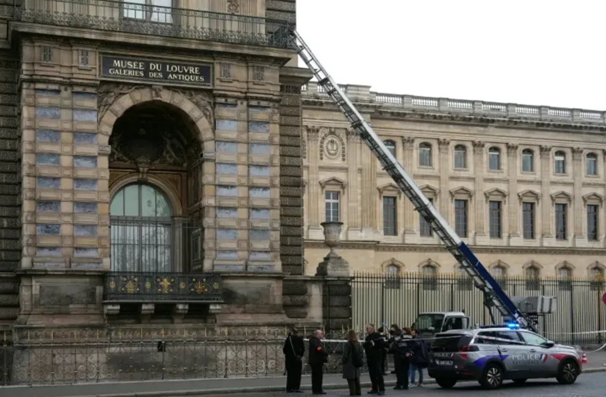 Cambriolage au Louvre: cinq nouvelles interpellations ce mercredi soir 2 Cambriolage au Louvre: cinq nouvelles interpellations ce mercredi soir Capture decran 2025 10 30 140127