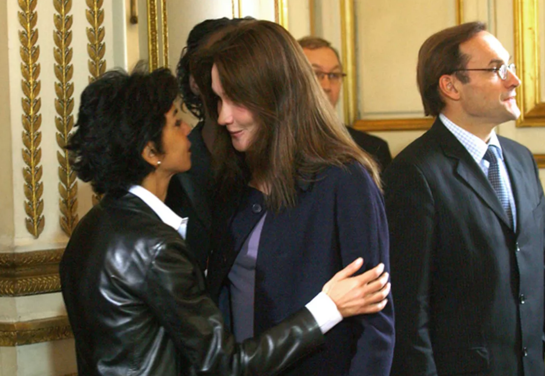 Carla Bruni envoie une pique à Rachida Dati: "Tu aurais bien aimé que ma chambre soit la tienne..." 4 Carla Bruni envoie une pique à Rachida Dati: "Tu aurais bien aimé que ma chambre soit la tienne..." Capture decran 2025 10 30 194128