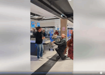 Vidéo: « Je voulais quelque chose de romantique »: il demande en mariage sa femme au Leclerc d’Yvetot