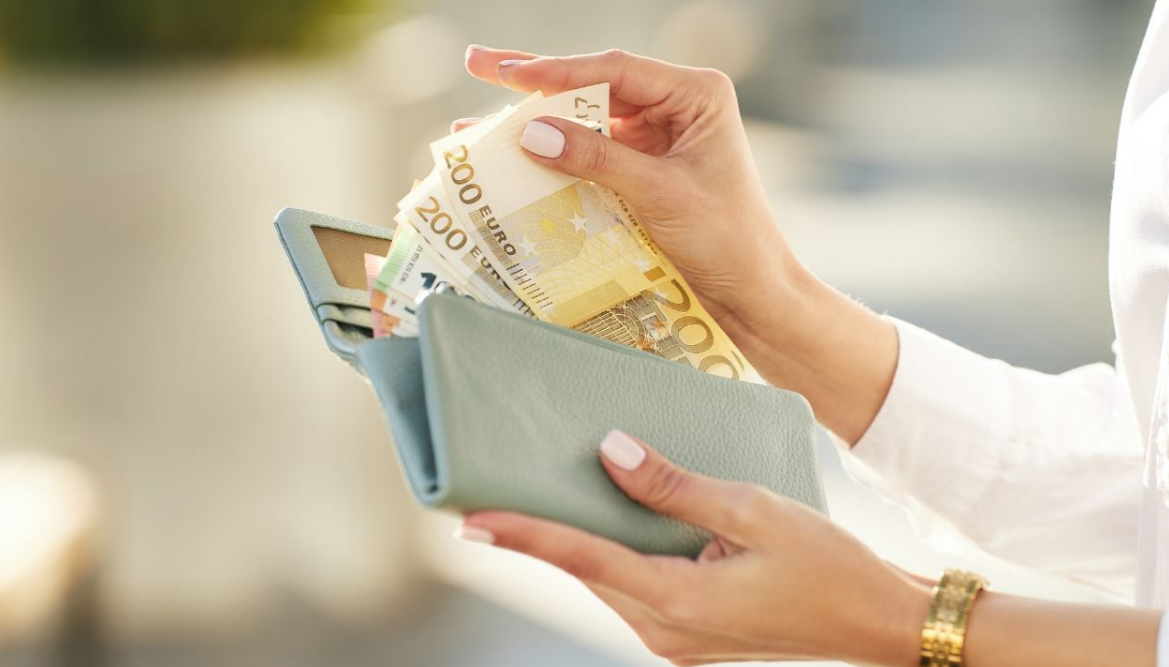 En 2025, si vous touchez moins que ce salaire tous les mois, vous êtes considéré comme "pauvre" en France 3 En 2025, si vous touchez moins que ce salaire tous les mois, vous êtes considéré comme "pauvre" en France Capture decran 2025 10 31 181019