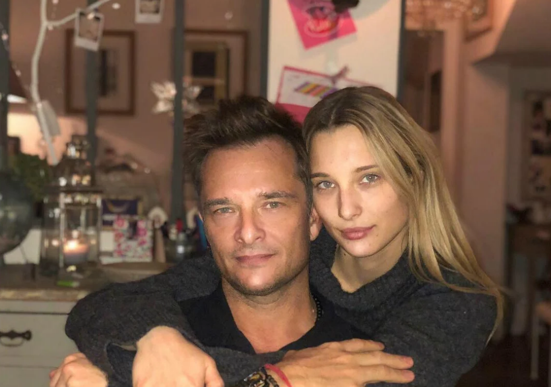 Emma et Ilona Smet jeunes mamans : leur père David Hallyday troublé, “Au début, ça m’a…” 2 Emma et Ilona Smet jeunes mamans : leur père David Hallyday troublé, “Au début, ça m’a…” Capture decran 2025 10 31 232149