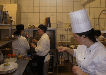 Restaurant : un employé condamné à 11 ans de prison pour des actes répugnants sur la nourriture…