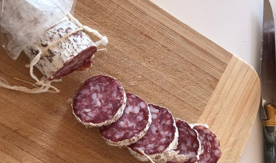 Ce saucisson vendu chez Carrefour présente un défaut d’étanchéité, il ne faut pas le consommer