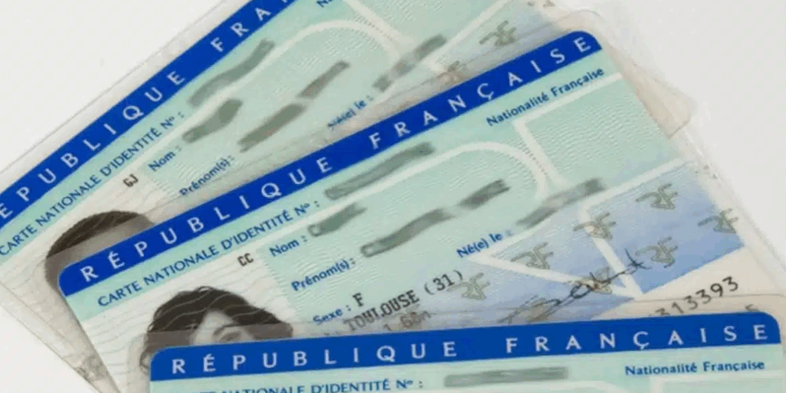 Si un hôtel vous réclame votre carte d’identité, voici ce qu’un expert conseille de répondre !