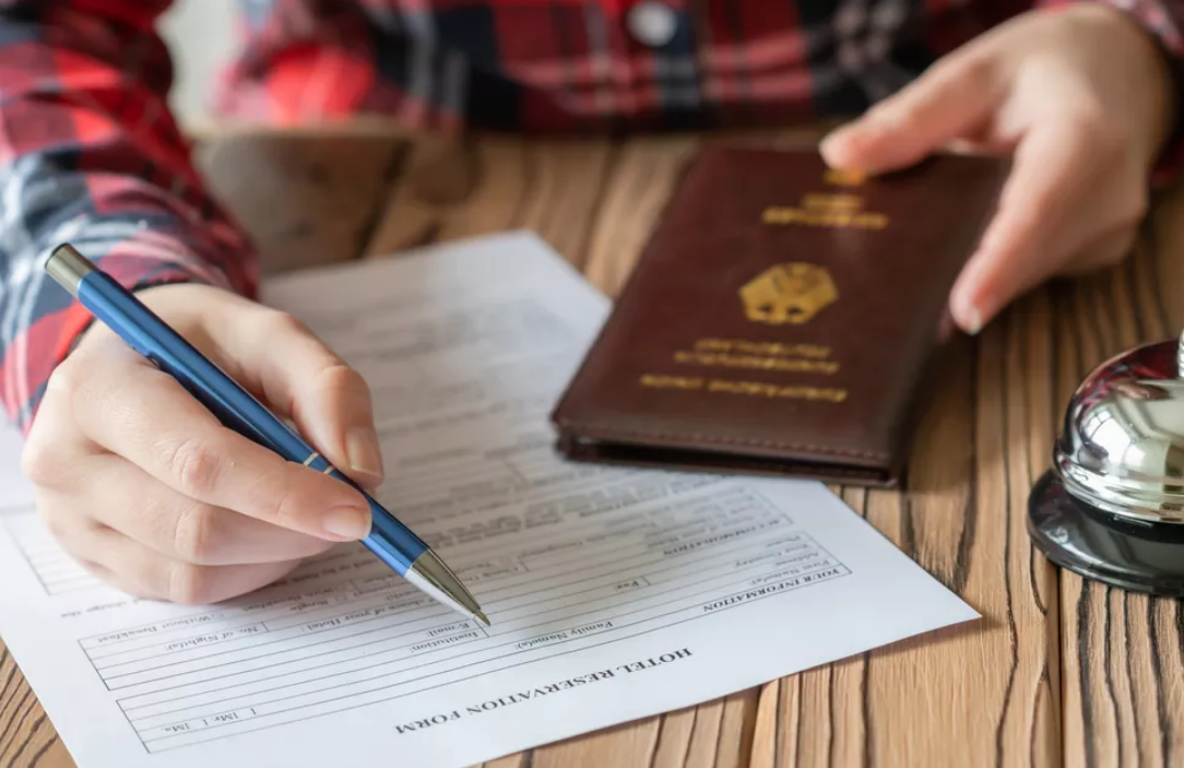 Si un hôtel vous réclame votre carte d’identité, voici ce qu’un expert conseille de répondre ! 3 Si un hôtel vous réclame votre carte d’identité, voici ce qu’un expert conseille de répondre ! Capture decran 2025 11 04 124133