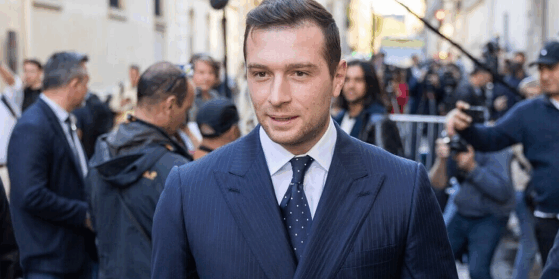 Jordan Bardella sans détours sur les Français d'origine étrangère : "La nationalité s'hérite ou se mérite" 3 Jordan Bardella sans détours sur les Français d'origine étrangère : "La nationalité s'hérite ou se mérite" Jordan Bardella sans détours sur les Français d’origine étrangère : « La nationalité s’hérite ou se mérite »