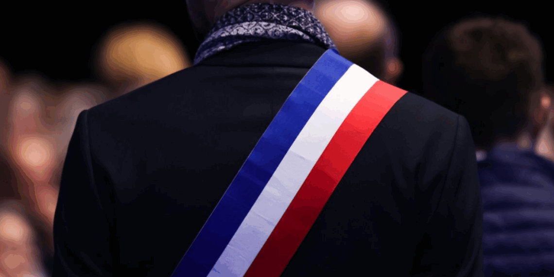 Les Parisiens hallucinent : un maire s’offre des repas à plus de 800€, financés avec l’argent public