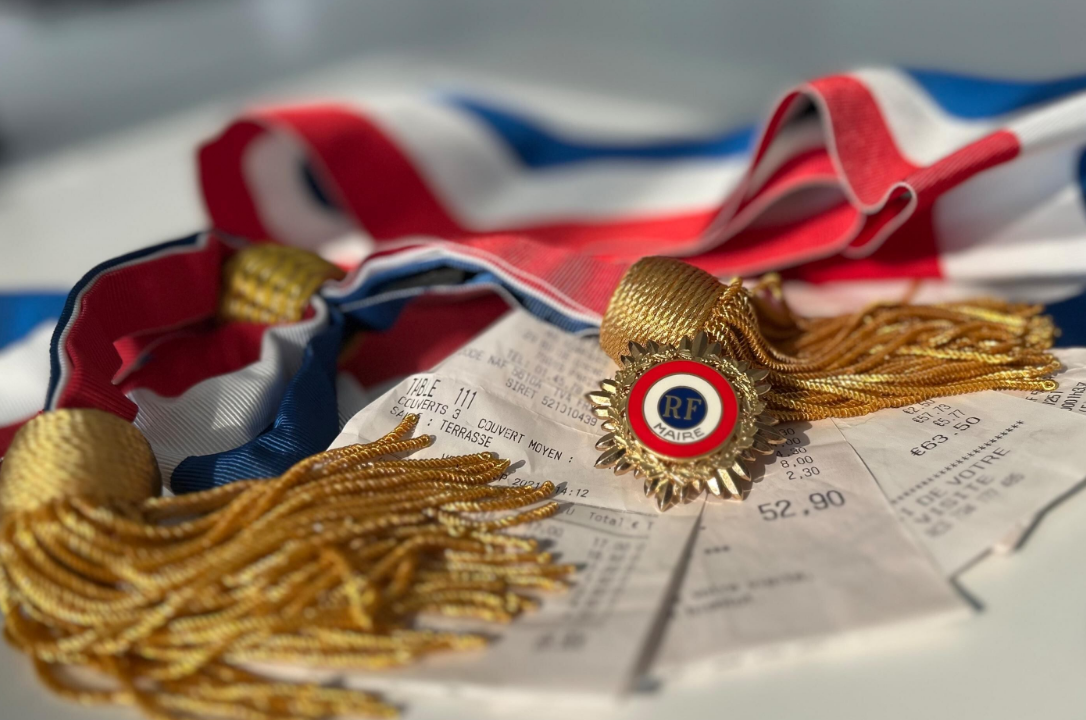 Les Parisiens hallucinent : un maire s’offre des repas à plus de 800€, financés avec l’argent public 3 Les Parisiens hallucinent : un maire s’offre des repas à plus de 800€, financés avec l’argent public Capture decran 2025 11 04 205912