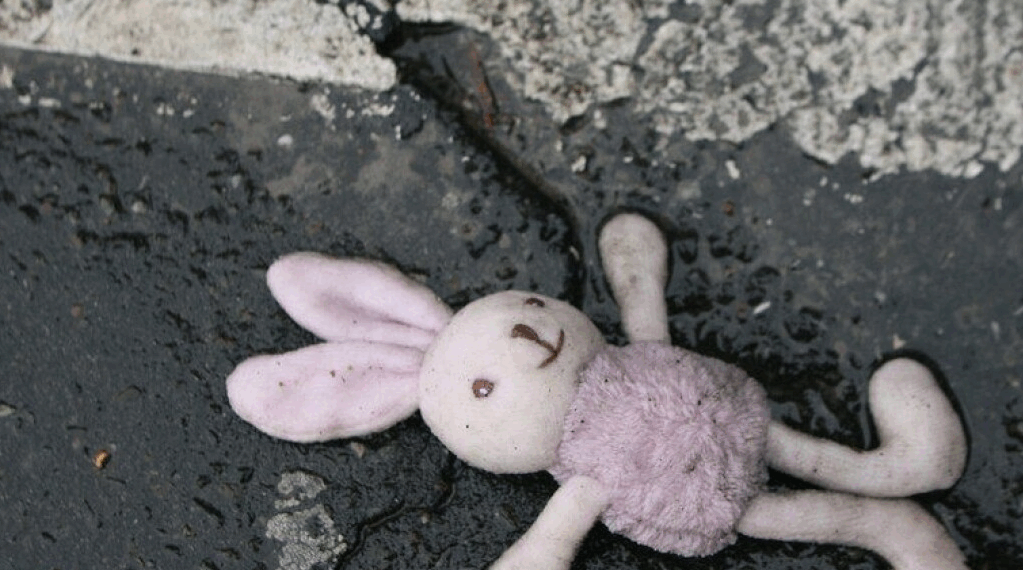 "Prends ton doudou et dégage"… Elle abandonne son fils de 9 ans parce qu’il est... 3 "Prends ton doudou et dégage"… Elle abandonne son fils de 9 ans parce qu’il est... « Prends ton doudou et dégage »… Elle abandonne son fils de 9 ans parce qu’il est…