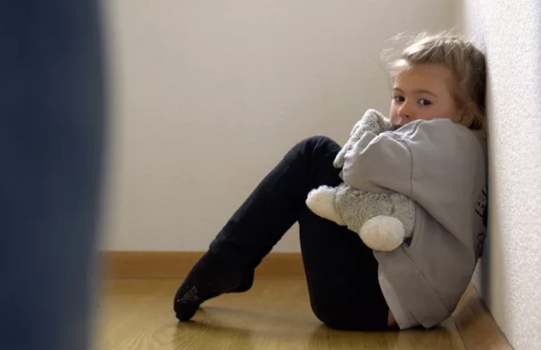 "Prends ton doudou et dégage"… Elle abandonne son fils de 9 ans parce qu’il est... 2 "Prends ton doudou et dégage"… Elle abandonne son fils de 9 ans parce qu’il est... Capture decran 2025 11 05 122201