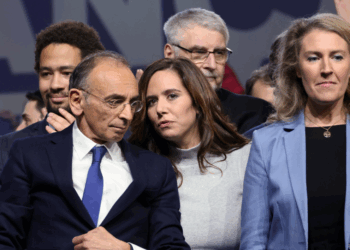 "Je suis ébahi" : Sarah Knafo bientôt candidate à la présidentielle ? Eric Zemmour soutient sa compagne 10 "Je suis ébahi" : Sarah Knafo bientôt candidate à la présidentielle ? Eric Zemmour soutient sa compagne « Je suis ébahi » : Sarah Knafo bientôt candidate à la présidentielle ? Eric Zemmour soutient sa compagne